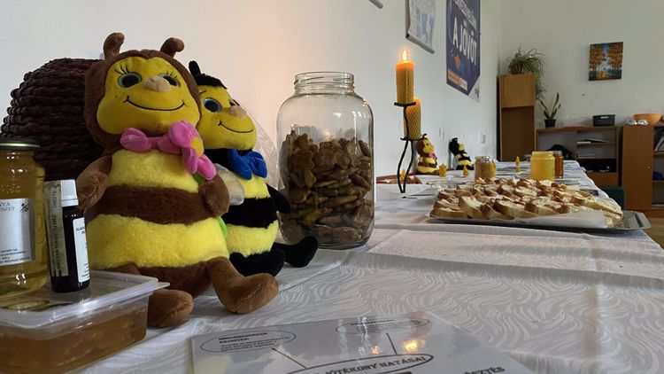 Mézesen indult a nap a Bethlenben
